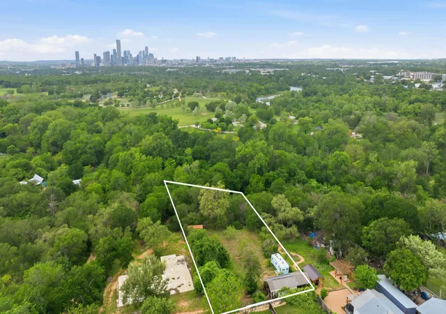 Photo 3 of Land for sale at 416 Kemp St, Austin, TX 78741 | MLS# 7505978 | Listing updated on 2026-09-22