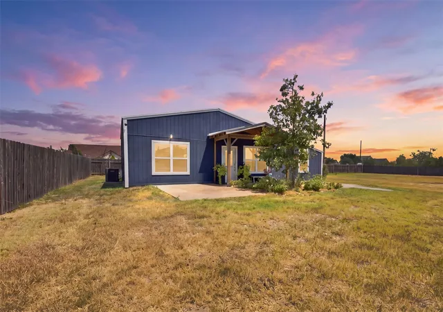 Single family home for sale at 123 Escondido Dr, Del Valle, TX 78617 | MLS# 6170057