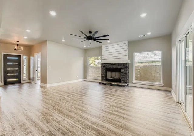 Photo 3 of Single family home for sale at 1403 Sunset Dr, Marble Falls, TX 78654 | MLS# 4107322 | Listing updated on 2026-10-01