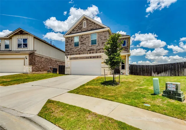 Photo 3 of Single family home for sale at 572 Pepperbark Loop, Buda, TX 78610 | MLS# 7702838 | Listing updated on 2026-09-17