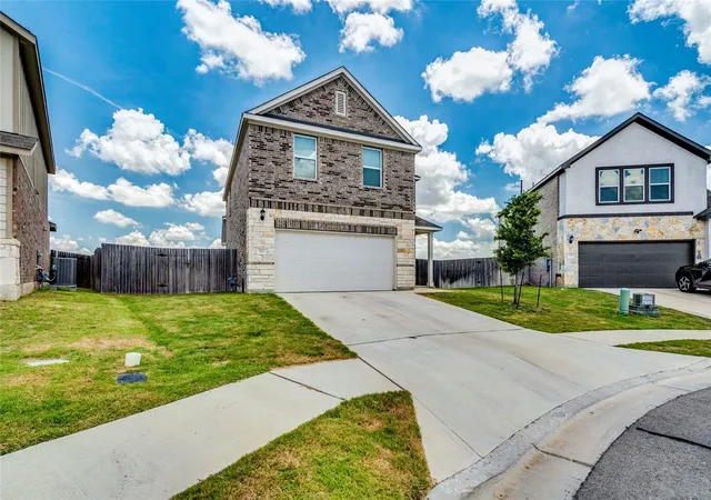 Photo 4 of Single family home for sale at 572 Pepperbark Loop, Buda, TX 78610 | MLS# 7702838 | Listing updated on 2026-09-17