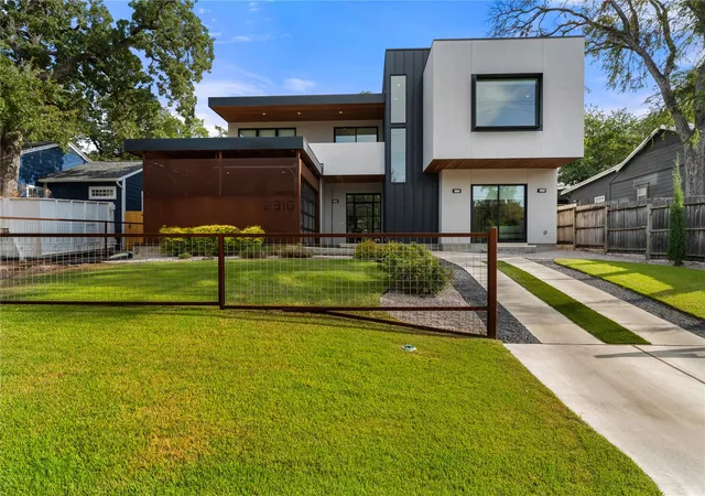 Photo 2 of Single family home for sale at 2316 W 7th Street, Austin, TX 78703 | MLS# 2858135 | Listing updated on 2026-09-19