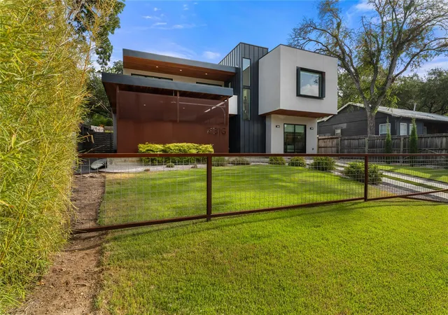 Photo 3 of Single family home for sale at 2316 W 7th Street, Austin, TX 78703 | MLS# 2858135 | Listing updated on 2026-09-19