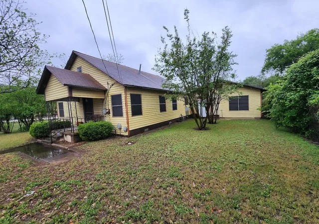 Single family home for sale at 808 Montopolis Dr, Austin, TX 78741 | MLS# 5244041