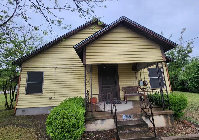 Photo 1 of Single family home for sale at 808 Montopolis Dr, Austin, TX 78741 | MLS# 5244041 | Listing updated on 2026-09-18