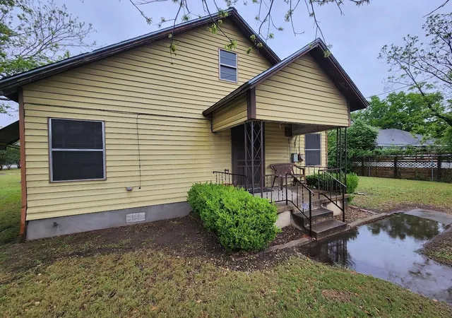 Photo 2 of Single family home for sale at 808 Montopolis Dr, Austin, TX 78741 | MLS# 5244041 | Listing updated on 2026-09-18