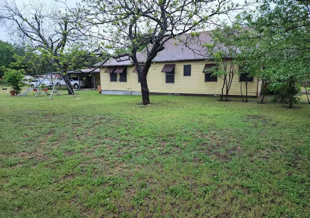 Photo 3 of Single family home for sale at 808 Montopolis Dr, Austin, TX 78741 | MLS# 5244041 | Listing updated on 2026-09-18
