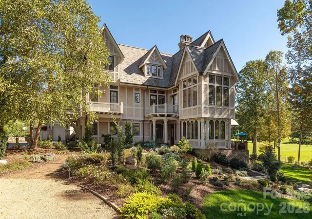 Photo 2 of Mansion for sale at 8 Fairway Pl, Asheville, NC 28803 | MLS# 4245541 | Listing updated on 2026-10-02