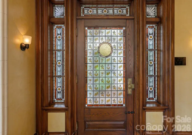 Photo 4 of Single family home for sale at 8 Fairway Pl, Asheville, NC 28803 | MLS# 4245541 | Listing updated on 2026-10-02