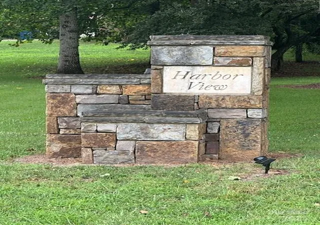 Photo 2 of Single family home for sale at 104 Whimbrel Ln, Mooresville, NC 28117 | MLS# 4274354 | Listing updated on 2026-09-08