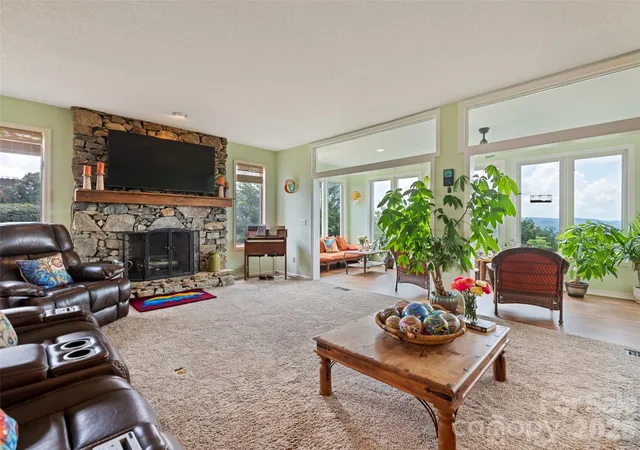 Photo 2 of Condo for sale at 1401 Fleetwood Plz #1, Hendersonville, NC 28739 | MLS# 4295007 | Listing updated on 2026-09-17