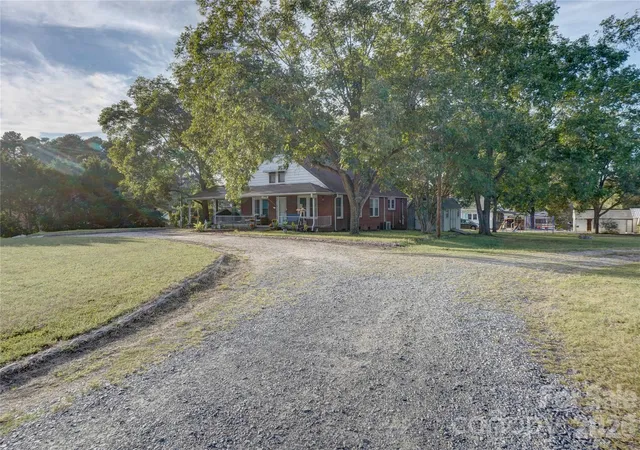 Photo 2 of Single family home for sale at 2495 Centergrove Rd, Kannapolis, NC 28083 | MLS# 4309361 | Listing updated on 2026-10-05