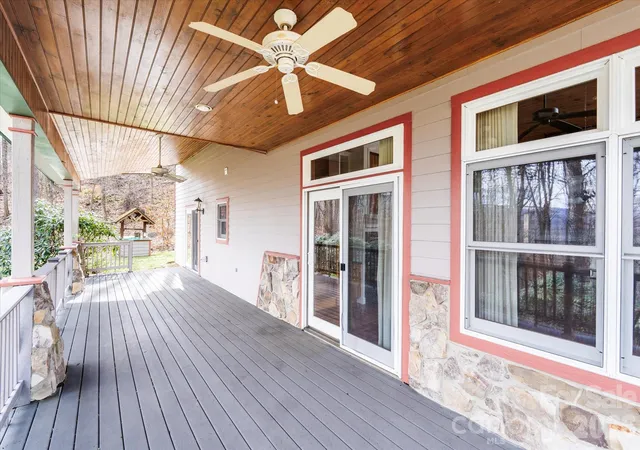 Photo 3 of Single family home for sale at 905 Old Fiddle Rd, Waynesville, NC 28786 | MLS# 4321472 | Listing updated on 2026-09-17