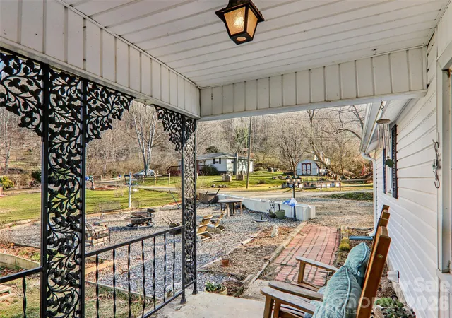 Photo 4 of Single family home for sale at 7 Landon Mountain Ln, Weaverville, NC 28787 | MLS# 4334252 | Listing updated on 2026-09-18