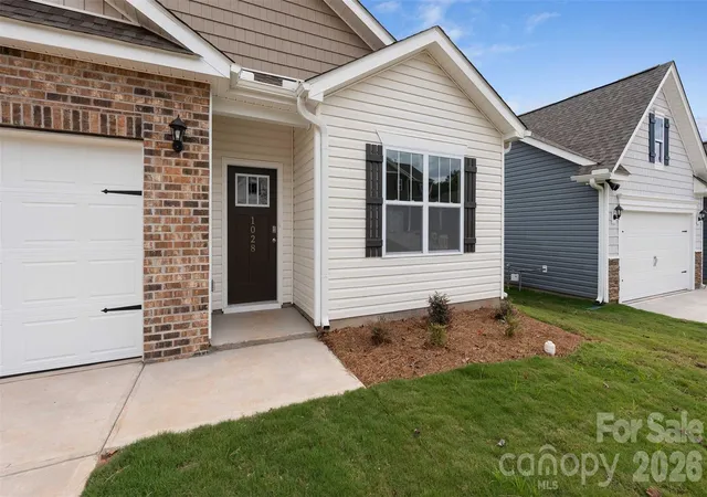 Photo 3 of Single family home for sale at 23 Ridgehaven Dr, Waynesville, NC 28786 | MLS# 4335799 | Listing updated on 2026-10-06
