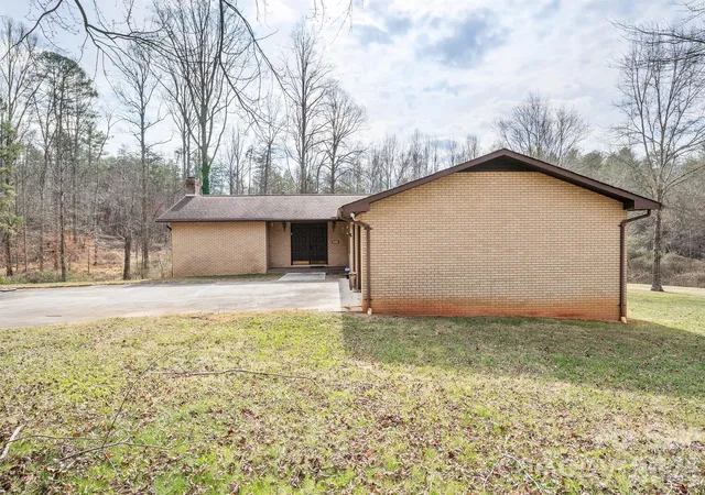 Photo 2 of Single family home for sale at 2153 S Fork Dr, Morganton, NC 28655 | MLS# 4335855 | Listing updated on 2026-09-08