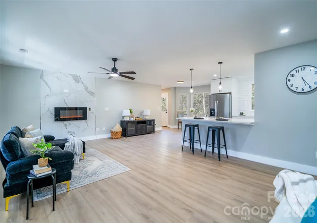 Photo 4 of Single family home for sale at 11 Twin Lakes Dr, Fletcher, NC 28732 | MLS# 4340205 | Listing updated on 2026-09-17