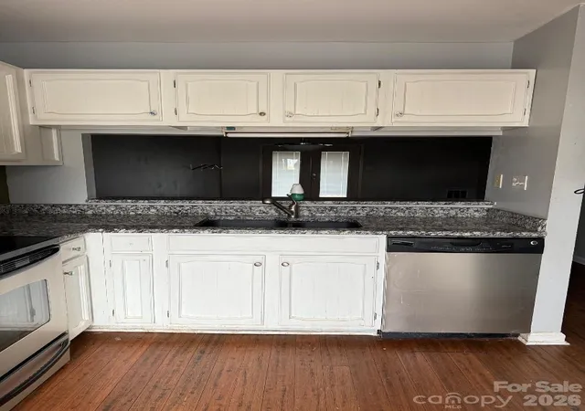Photo 3 of Sale Pending at 220 Wildwood Dr, Salisbury, NC 28146 | MLS# 4345884 | Listing updated on 2026-09-16