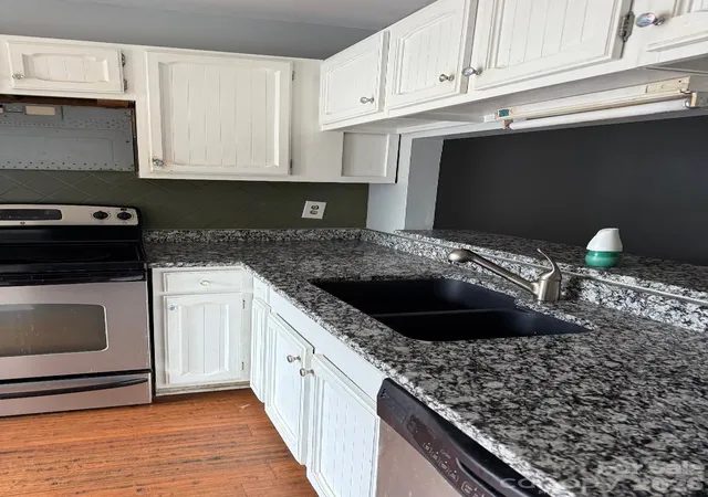 Photo 3 of Sale Pending at 220 Wildwood Dr, Salisbury, NC 28146 | MLS# 4345884 | Listing updated on 2026-09-16