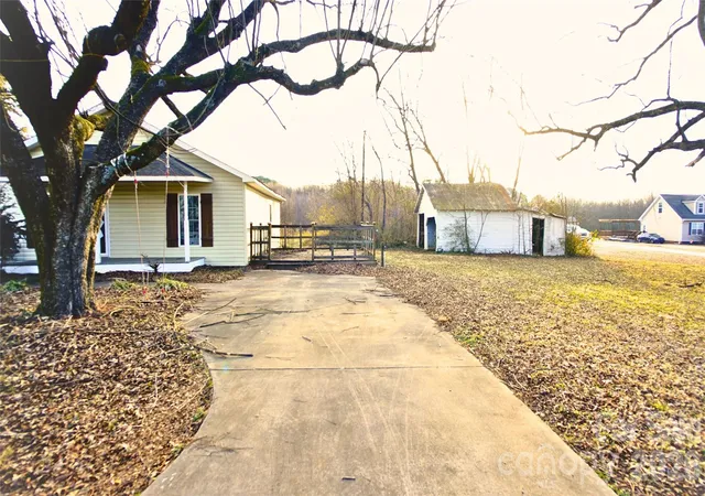 Photo 2 of Single family home for sale at 211 Webb Farm Rd, Shelby, NC 28152 | MLS# 4346514 | Listing updated on 2026-09-09