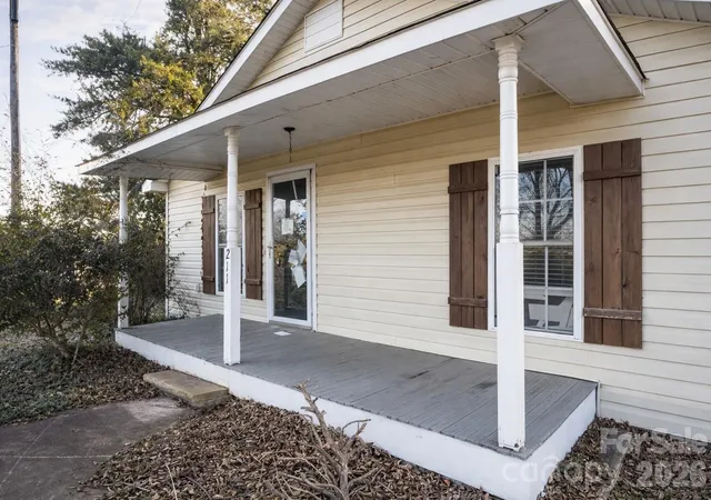 Photo 3 of Single family home for sale at 211 Webb Farm Rd, Shelby, NC 28152 | MLS# 4346514 | Listing updated on 2026-09-26