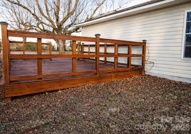 Photo 4 of Single family home for sale at 211 Webb Farm Rd, Shelby, NC 28152 | MLS# 4346514 | Listing updated on 2026-09-26