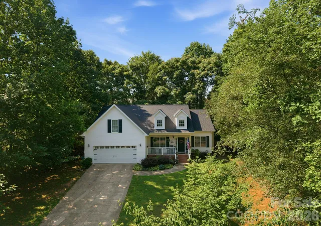 Photo 2 of Single family home for sale at 5227 Foley Dr, Hickory, NC 28602 | MLS# 4350532 | Listing updated on 2026-09-17