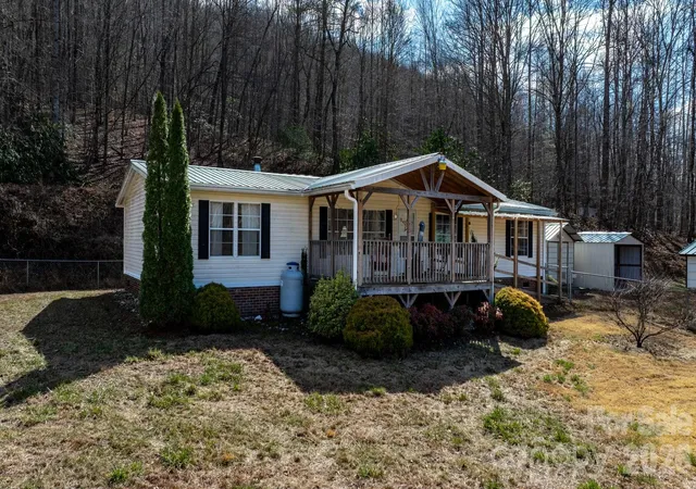 Photo 1 of Single family home for sale at 1922 Zacks Frk Rd, Lenoir, NC 28645 | MLS# 4353078 | Listing updated on 2026-09-17