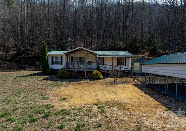 Photo 3 of Single family home for sale at 1922 Zacks Frk Rd, Lenoir, NC 28645 | MLS# 4353078 | Listing updated on 2026-09-17