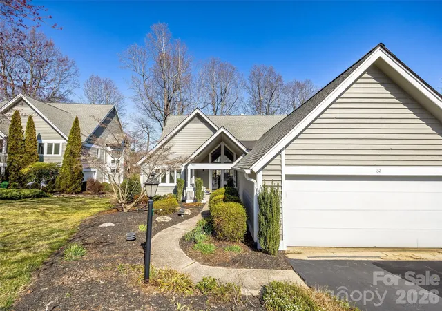 Listing Photo 4 - Condo for sale in building located at 132 Overlook Dr, Flat Rock, NC 28731