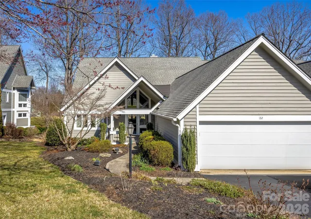 Listing Photo 5 - Condo for sale in building located at 132 Overlook Dr, Flat Rock, NC 28731
