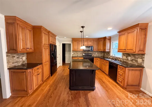 Photo 2 of Single family home for sale at 3029 Southampton Cir, Gastonia, NC 28056 | MLS# 4354399 | Listing updated on 2026-10-01