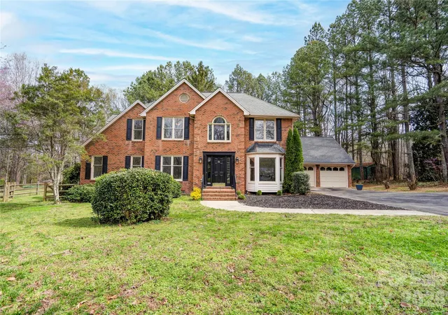 Photo 2 of Single family home for sale at 124 Gold Run Ct, Kings Mountain, NC 28086 | MLS# 4355578 | Listing updated on 2026-09-16