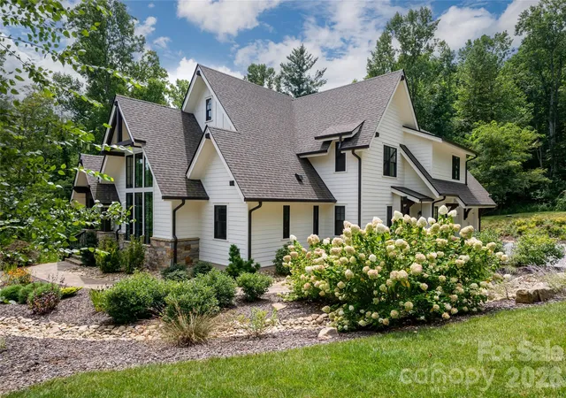 Photo 3 of Single family home for sale at 450 Barrington Dr, Asheville, NC 28803 | MLS# 4357746 | Listing updated on 2026-10-05