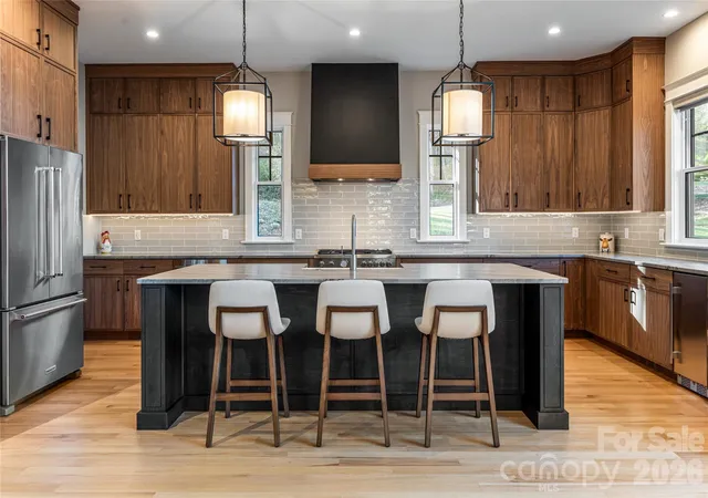 Photo 3 of Single family home for sale at 450 Barrington Dr, Asheville, NC 28803 | MLS# 4357746 | Listing updated on 2026-10-05