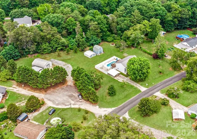 Photo 2 of Single family home for sale at 2681 Tumbleweed Dr, Lenoir, NC 28645 | MLS# 4362488 | Listing updated on 2026-09-22