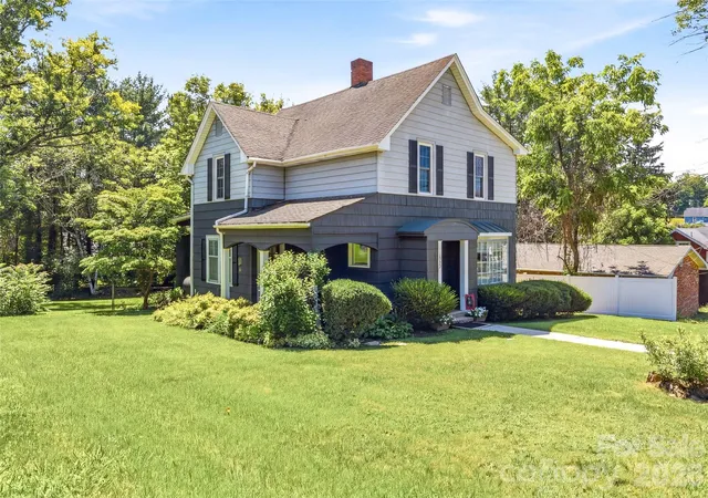 Photo 3 of Single family home for sale at 151 Hampton Hts, Canton, NC 28716 | MLS# 4362668 | Listing updated on 2026-10-01