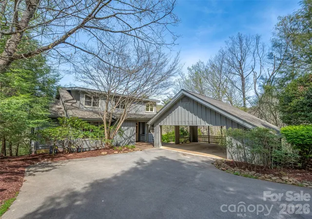 Photo 2 of Single family home for sale at 4 Wild Ivy Run, Hendersonville, NC 28739 | MLS# 4363096 | Listing updated on 2026-09-17