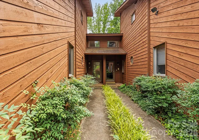 Listing Photo 5 - Condo for sale in building located at 204 Woodfield Dr, Asheville, NC 28803
