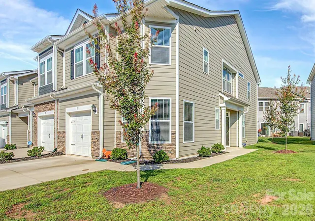 Photo 1 of Townhouse for sale at 33 Cedar Hl Rd, Hendersonville, NC 28792 | MLS# 4366130 | Listing updated on 2026-09-09