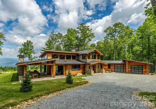Photo 3 of Single family home for sale at 30 Banks Ln, Brevard, NC 28712 | MLS# 4367938 | Listing updated on 2026-09-08