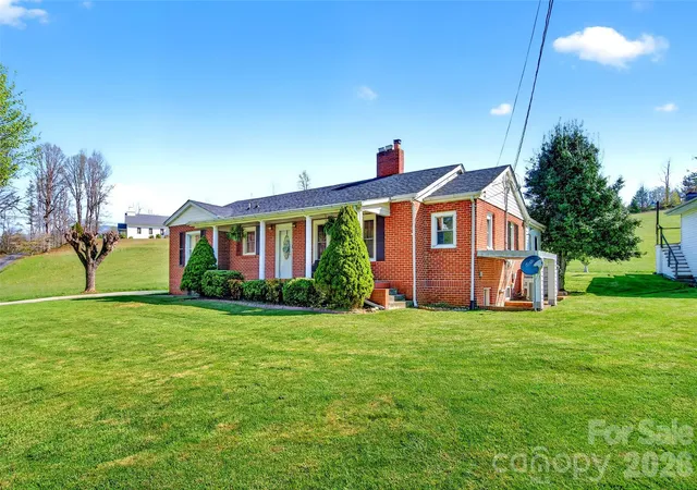 Photo 1 of Single family home for sale at 1511 White Oak Rd, Bakersville, NC 28705 | MLS# 4368563 | Listing updated on 2026-09-17