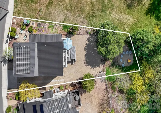 Photo 2 of Single family home for sale at 14 Sulphur Springs Rd, Asheville, NC 28806 | MLS# 4369760 | Listing updated on 2026-10-08