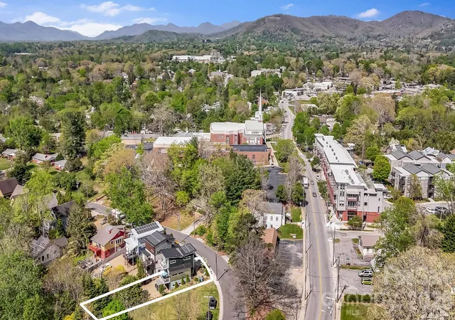 Photo 3 of Single family home for sale at 14 Sulphur Springs Rd, Asheville, NC 28806 | MLS# 4369760 | Listing updated on 2026-10-08