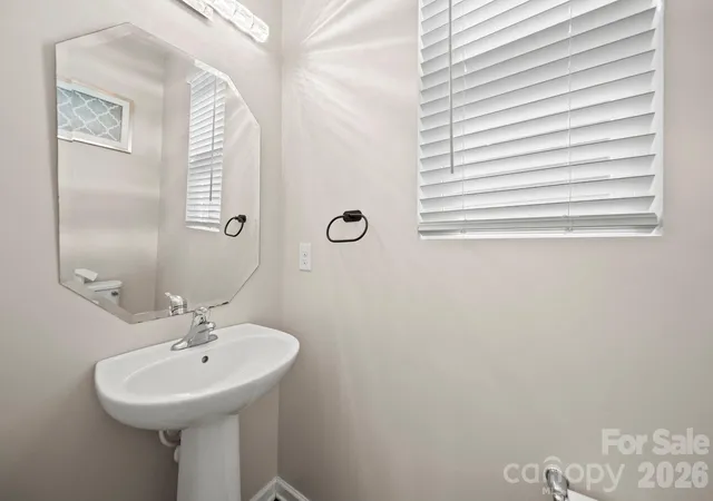 Photo 4 of Single family home for sale at 1406 Kings Grv Dr, York, SC 29745 | MLS# 4370887 | Listing updated on 2026-09-30