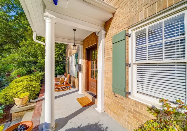 Photo 3 of Single family home for sale at 907 Edgewood Cir, Gastonia, NC 28052 | MLS# 4373699 | Listing updated on 2026-10-05