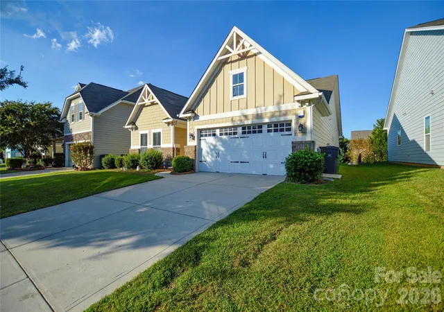 Photo 2 of Single family home for sale at 6720 Eastfield Park Dr, Charlotte, NC 28269 | MLS# 4375584 | Listing updated on 2026-10-07