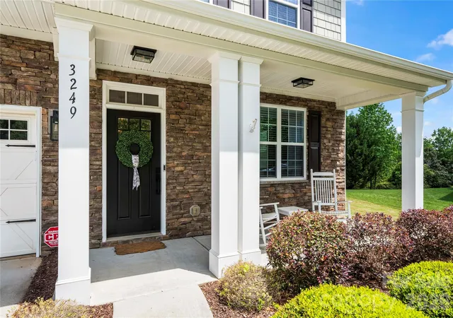 Photo 2 of Single family home for sale at 3249 Elyse Manor Ct, Charlotte, NC 28214 | MLS# 4375657 | Listing updated on 2026-09-09