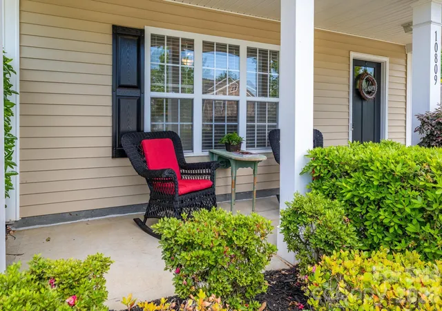 Photo 2 of Single family home for sale at 10809 Traders Ct, Davidson, NC 28036 | MLS# 4376076 | Listing updated on 2026-09-26