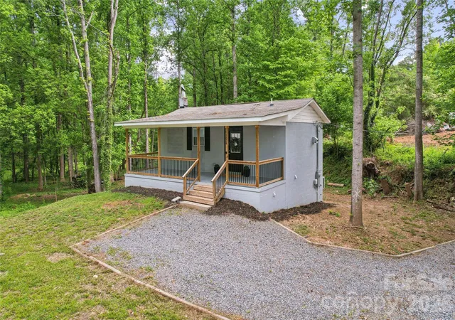 Photo 3 of Single family home for sale at 1014 N Mountain St, Cherryville, NC 28021 | MLS# 4376078 | Listing updated on 2026-09-29